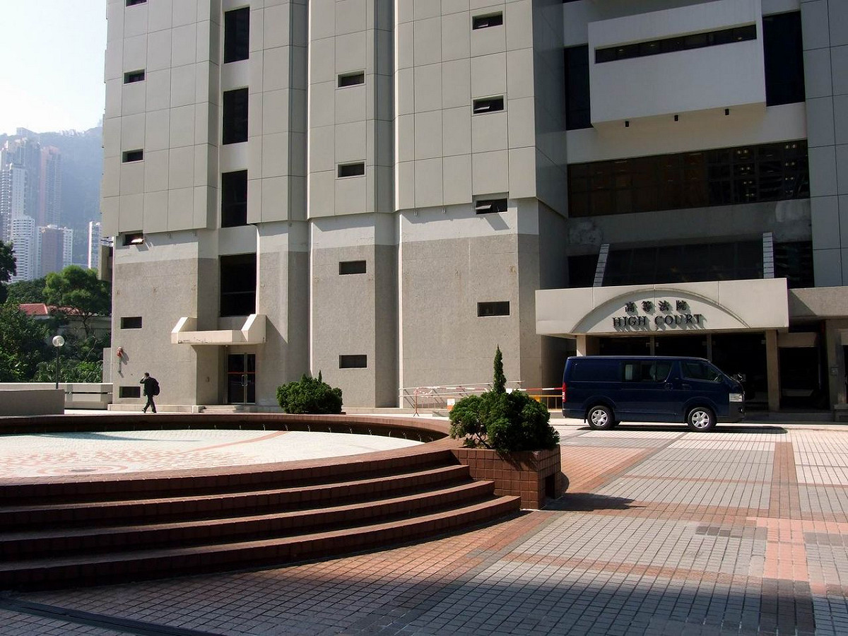 因政府拒絕承認其婚姻與權利，香港公務員梁俊光向高等法院申請司法覆核，爭取同志平權。圖為香港高等法院。 翻攝自維基百科