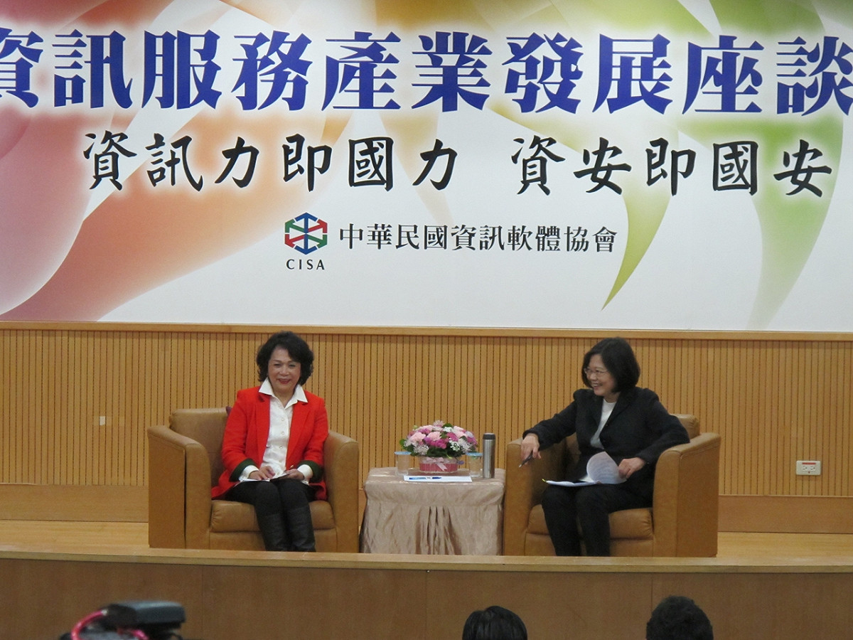 民進黨總統候選人蔡英文29日參與軟體服務座談會。 圖：林朝億/攝