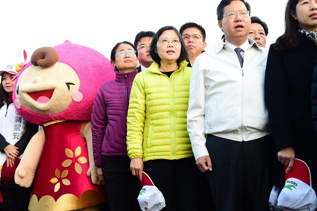 民進黨總統候選人蔡英文1日上午出席桃園市舉辦的元旦升旗典禮。 圖：民進黨提供