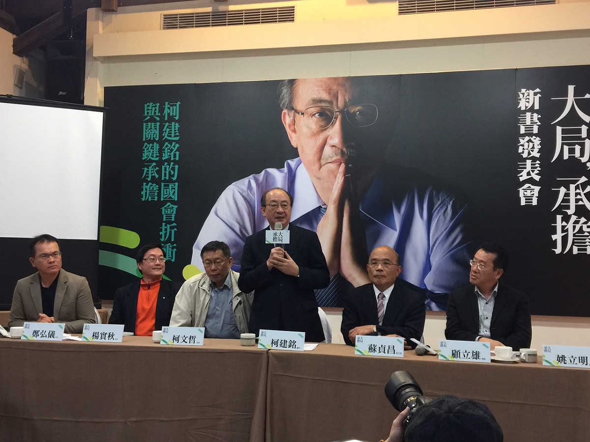立法院民進黨團總召柯建銘1日下午舉行「大局，承擔」新書發表會。 圖：劉奕霆/攝