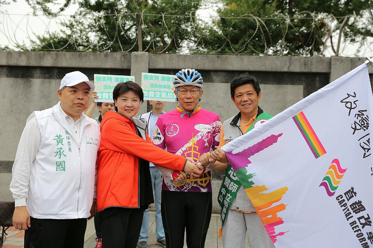 台北市長柯文哲2日下午來到內湖為黃珊珊輔選，他大讚黃珊珊「氣定神閒、羽扇綸巾」。 圖：台北市政府提供