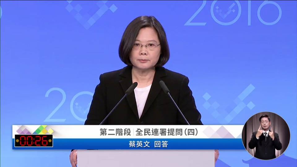 民進黨總統候選人蔡英文31日質疑，國民黨總統候選人朱立倫曾在訪美時，主張進口美豬一事，稱「台灣也沒有立場跟別人不一樣」，和現在的立場並不一致。 圖：翻攝三立