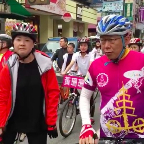 台北市長柯文哲2日表示，北市的公共運輸費率要大調整，預計2年後完成。 圖：翁嫆琄/攝