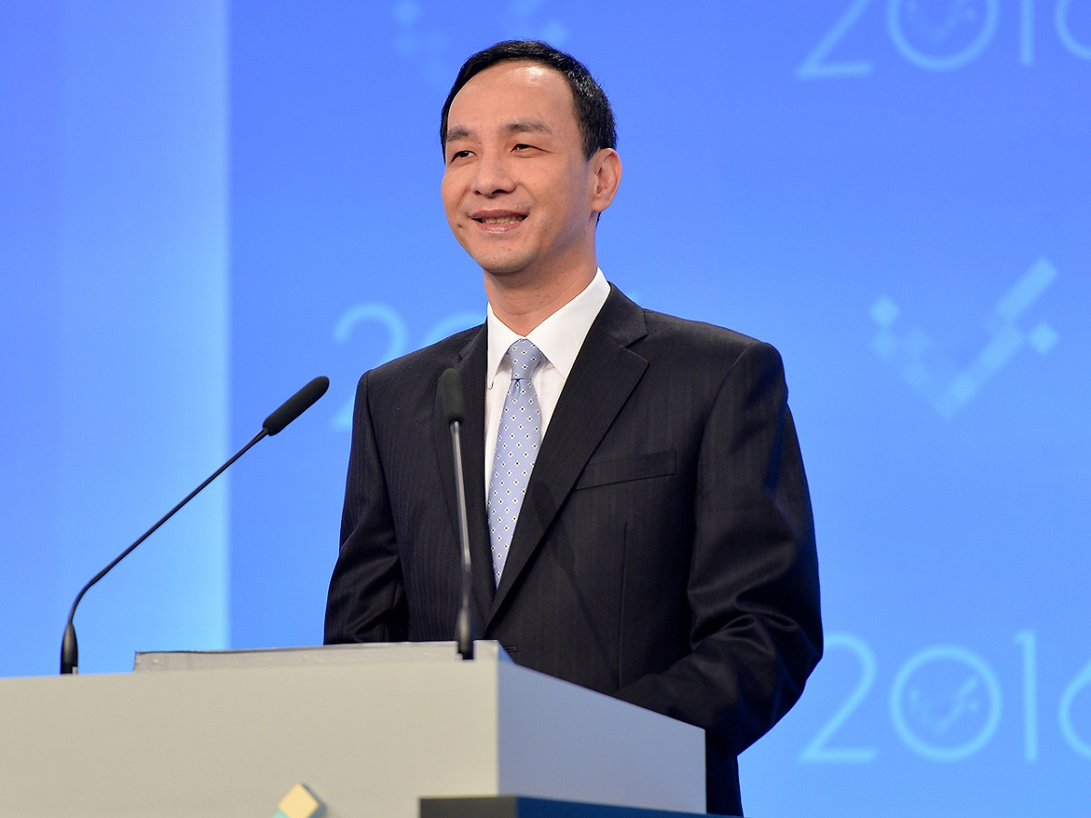 國民黨總統候選人朱立倫2日表示，如果他當選總統，為了促進經濟成長，4年內要把基本工資調高到30,000元。 圖：三立電視台提供