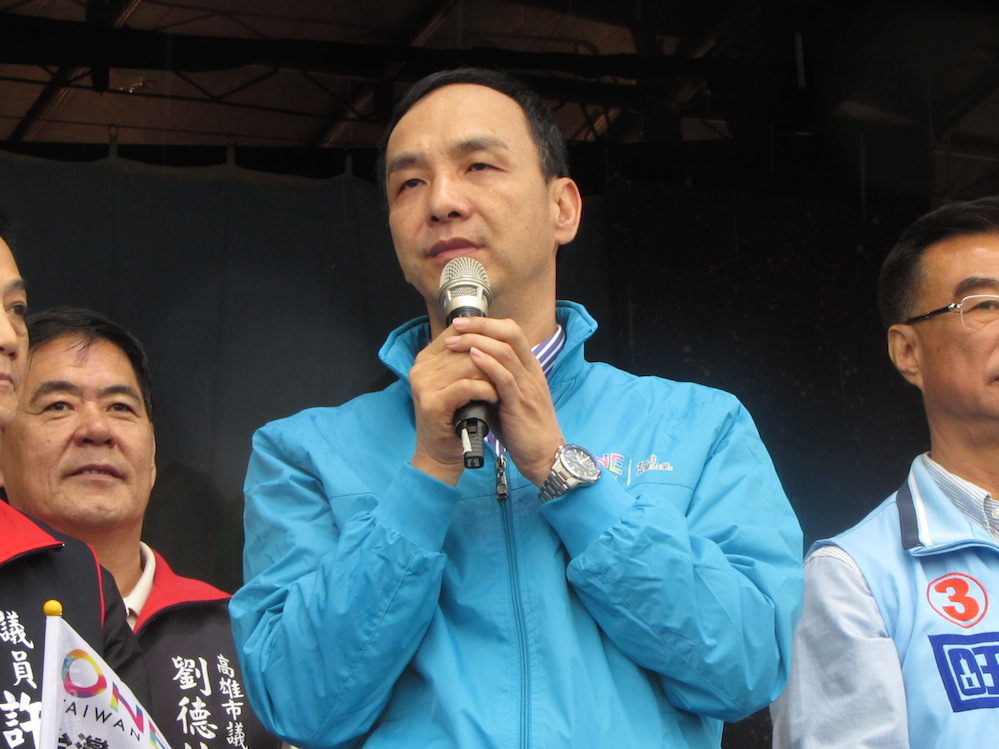 對於立法院副院長洪秀柱3日稱國民黨黨產差不多要光了，過去是金窩、銀窩，現在變破爛狗窩，總統候選人朱立倫表示，洪指的是過去李登輝主席、宋楚瑜秘書長的時代。 圖：邱珮文/攝