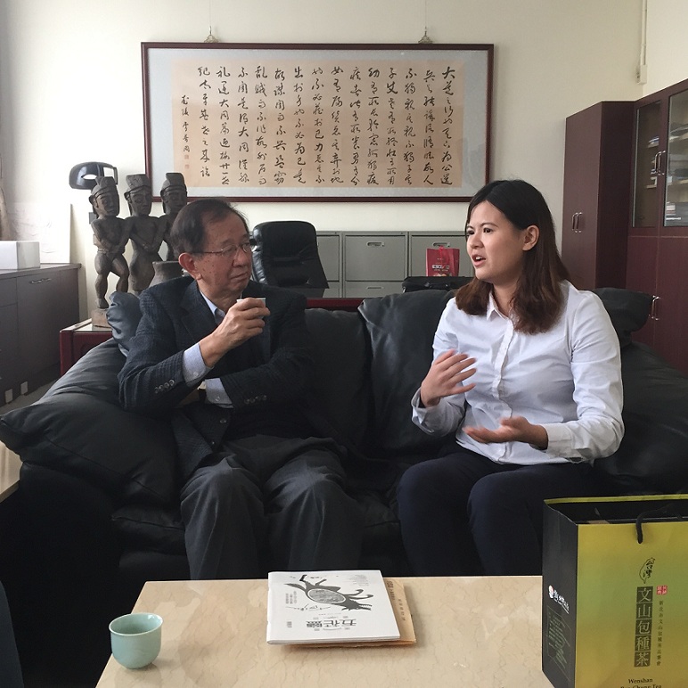 新北市第11選區立委候選人曾柏瑜4日上午拜會中研院前院長李遠哲。 圖：曾柏瑜競選團隊提供