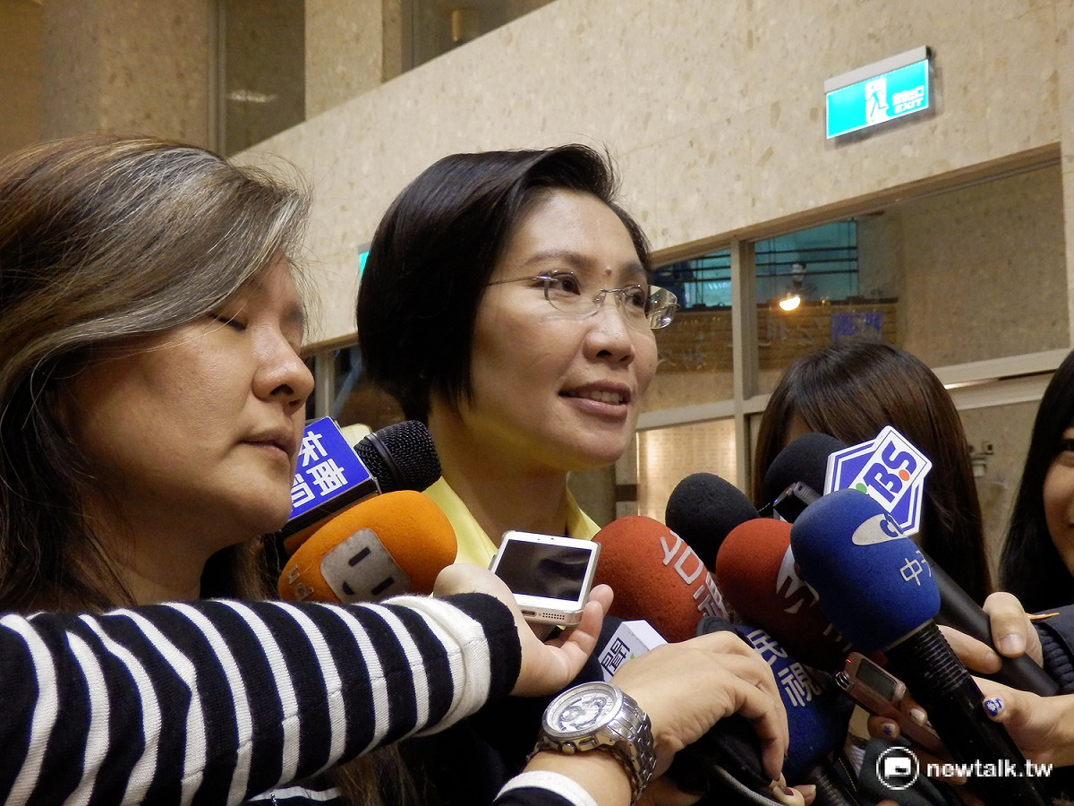 親民黨副總統候選人徐欣瑩4日質疑，「不知道蔡英文怎麼牽到客家人的」，似有意強調自己才是「正統客家妹」。 圖：符芳碩/攝
