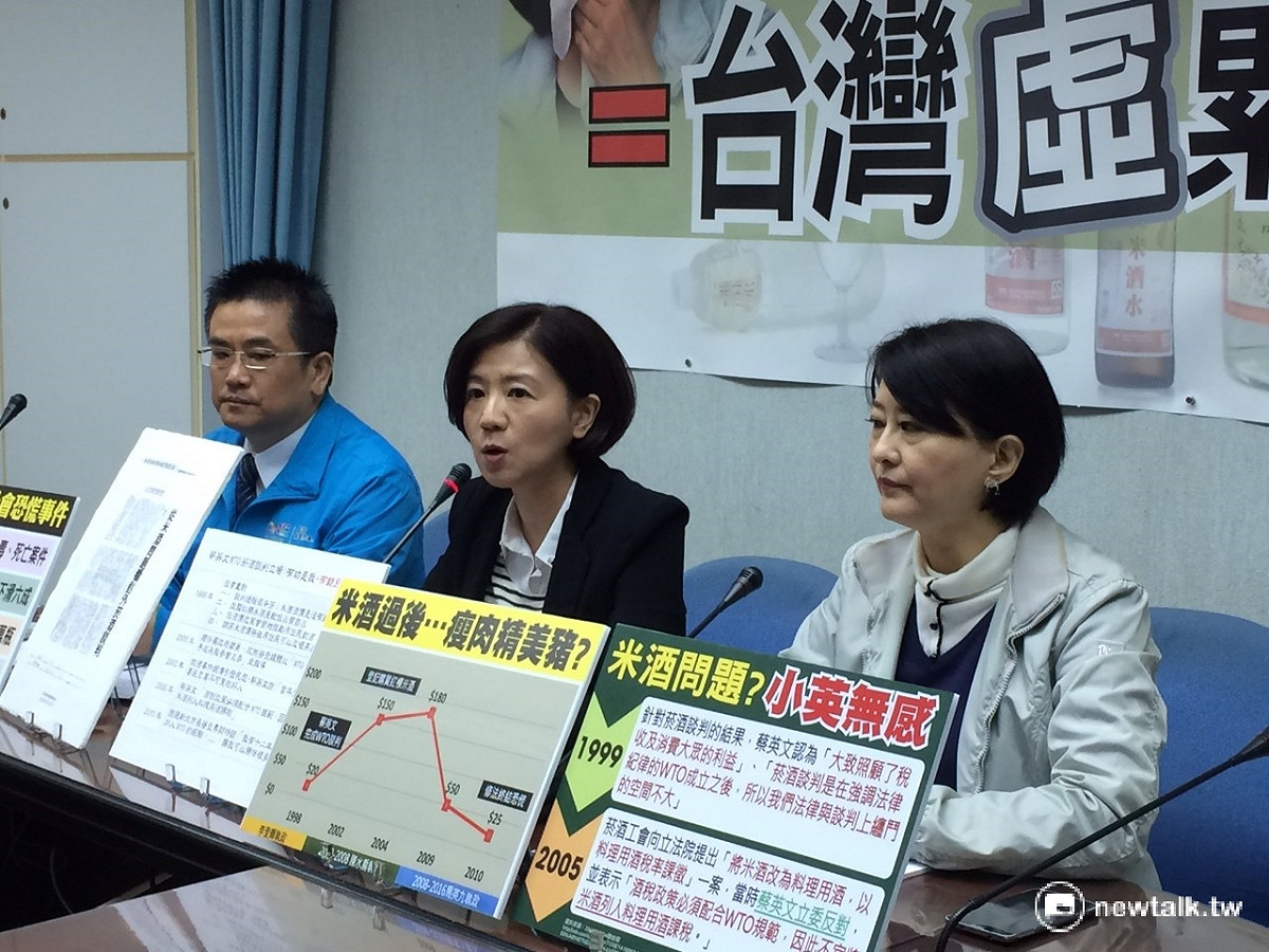 立法院國民黨團5日召開記者會，批評蔡英文進行WTO談判時，讓米酒漲價。 圖：符芳碩/攝