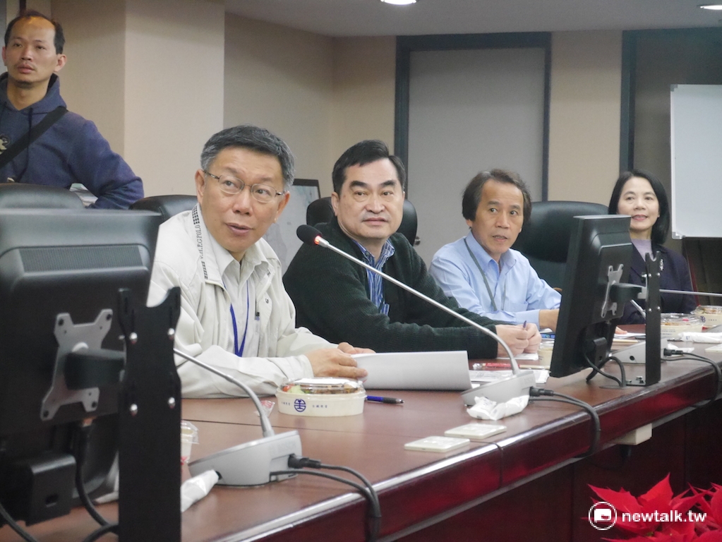 台北市長柯文哲5日中午前往台北市議會拜會「親民問政小組」議員進行報告。 圖：劉奕霆/攝