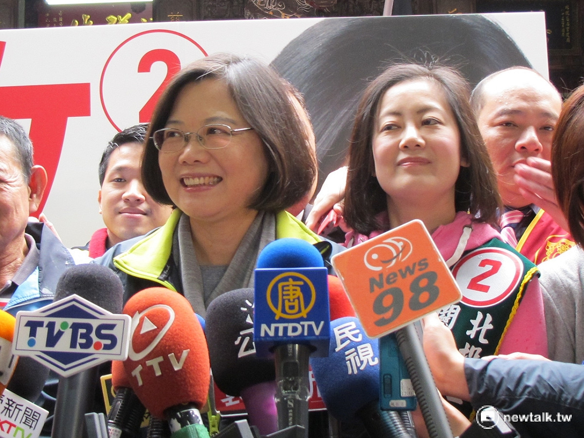 對於國民黨總統競選總部主委胡志強質疑民進黨對慰安婦立場的談話，民進黨總統候選人蔡英文6日表示，胡當了國民黨競總主委怎麼就是非不分。 圖：林朝億/攝
