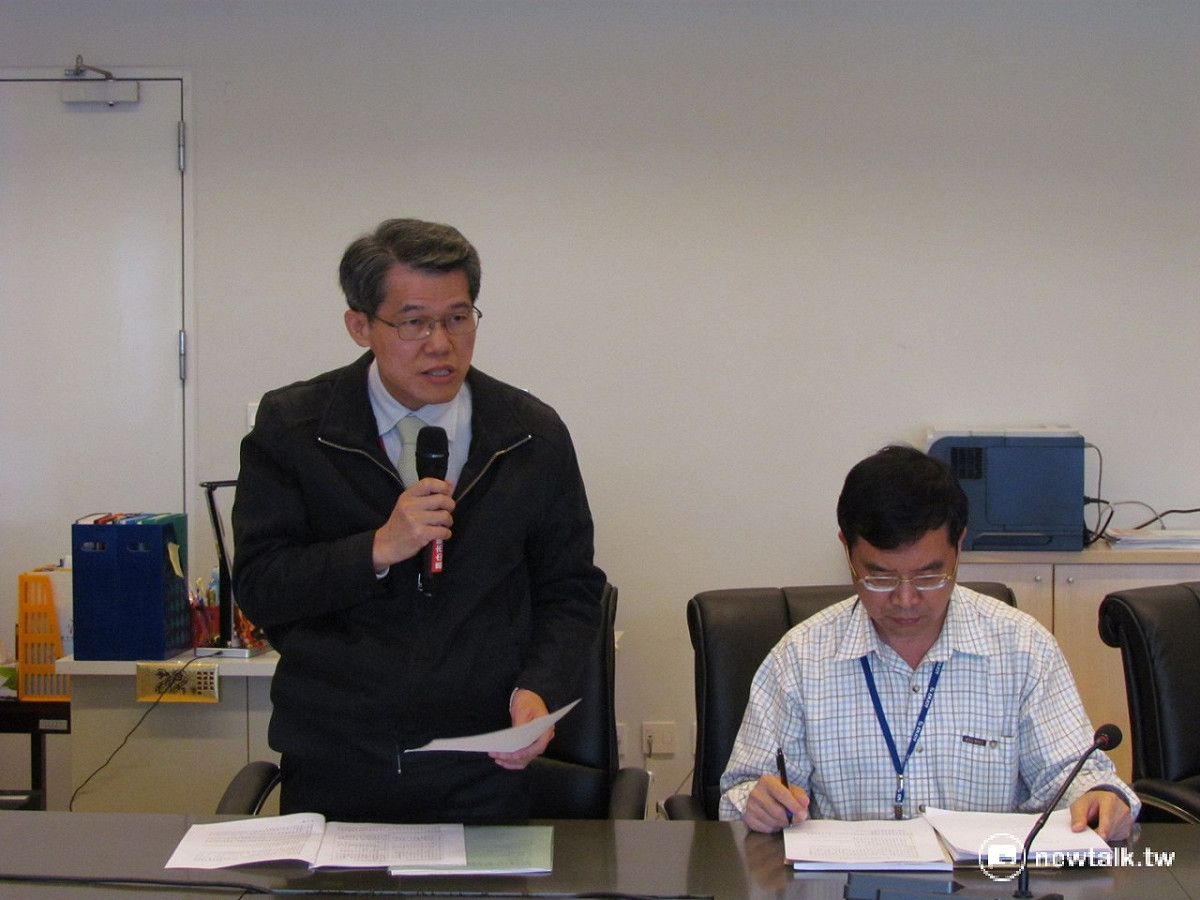 台中市議會國民黨團多名議員6日向台中市選委會抗議，並具名告發選監委員翁誌偉、蔡鴻龍和李學鏞等人違反選罷法、選務不中立，選委會副總幹事賴鎮安指出，將依公正、公開、公平處理選務工作。 圖：楊波/攝