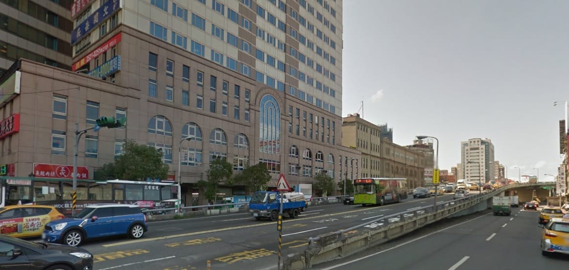 台北市政府為推動「西區門戶計畫」，首要工程是將忠孝橋引道利用春節期間一次拆除。 圖：翻攝自Google Map