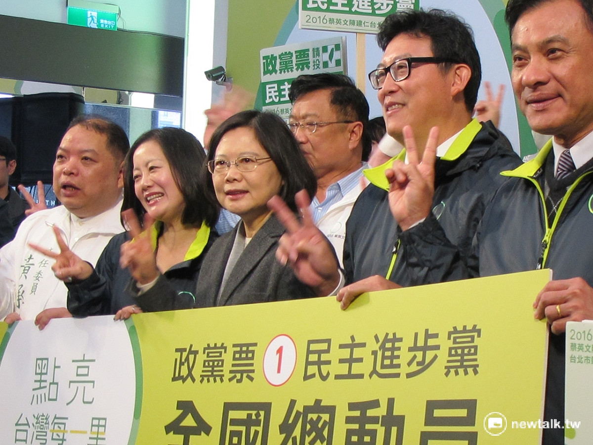 民進黨總統候選人蔡英文8日出席點亮最後一哩路記者會。 圖：林朝億/攝