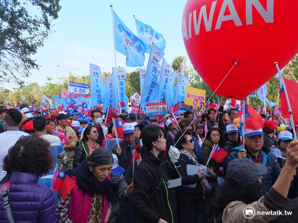 綠營指控國民黨9日的遊行疑似有走路工，但向北檢檢舉時，北檢卻態度消極；北檢11日則澄清絕無此事。 圖：新頭殼資料照片