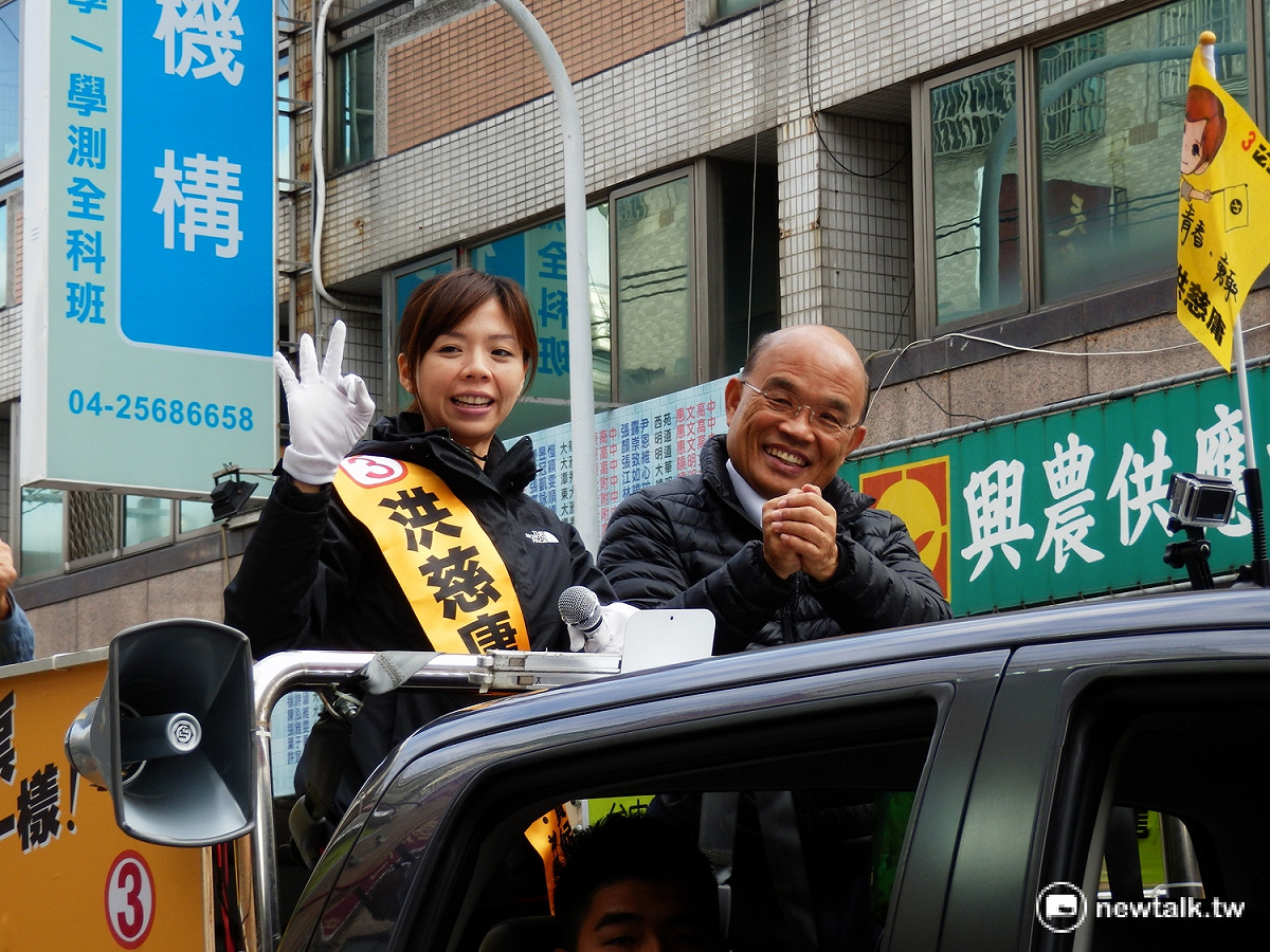 2016立委選舉，綠營在中部成功翻盤，其中洪慈庸的當選，更具象徵性意義。 圖：新頭殼資料照片