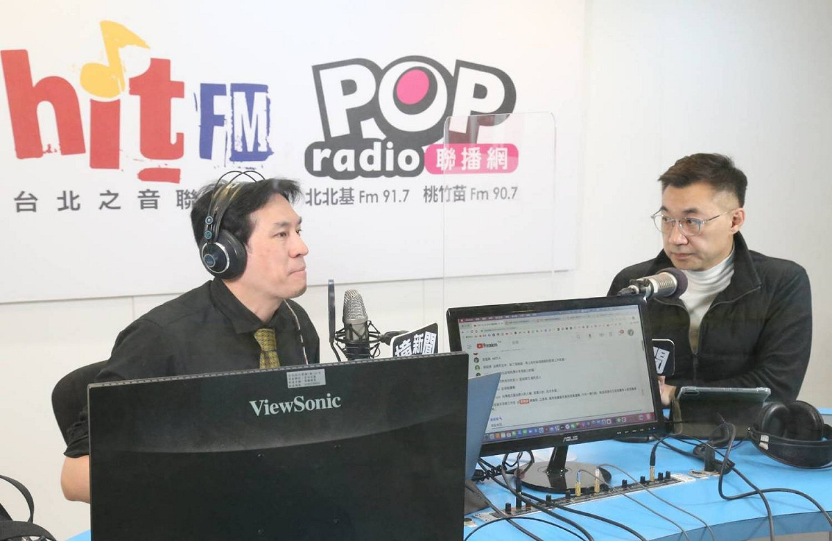 國民黨立委江啟臣接受電台專訪，談論酒駕修法。 圖：《POP撞新聞》/提供