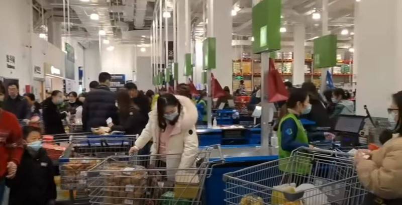 山姆會員店結帳民眾依舊人山人海。 圖：翻攝自微博