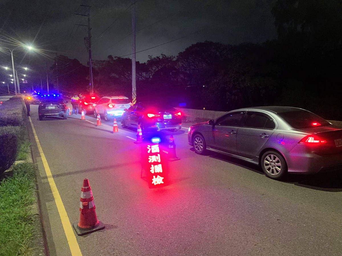 大園警方即日起加強取締酒駕勤務，呼籲民眾酒後不開車，以免觸法又傷荷包。 圖：大園分局／提供