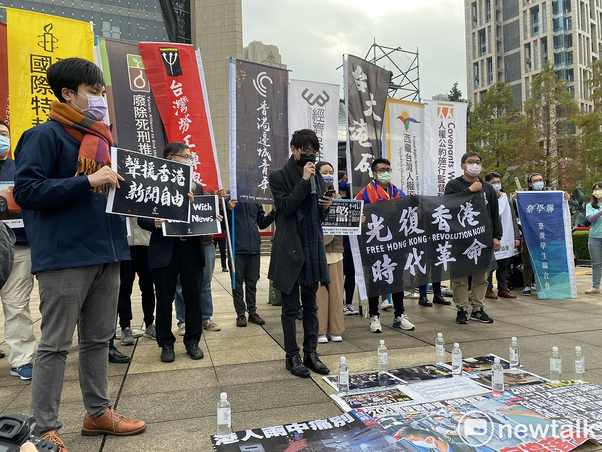 多個民間團體今日共同召開記者會聲援香港《立場新聞》。 圖：周煊惠 / 攝