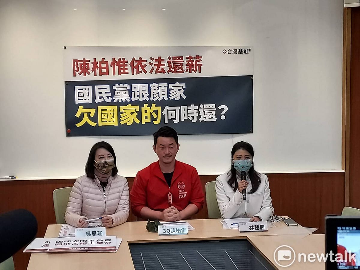 陳柏惟今天回立法院繳回薪資，並召開記者會。 圖：陳佩君／攝