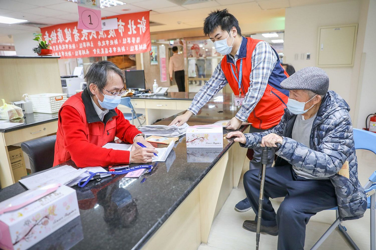 農友進行健檢報到。 圖：新北市農業局提供