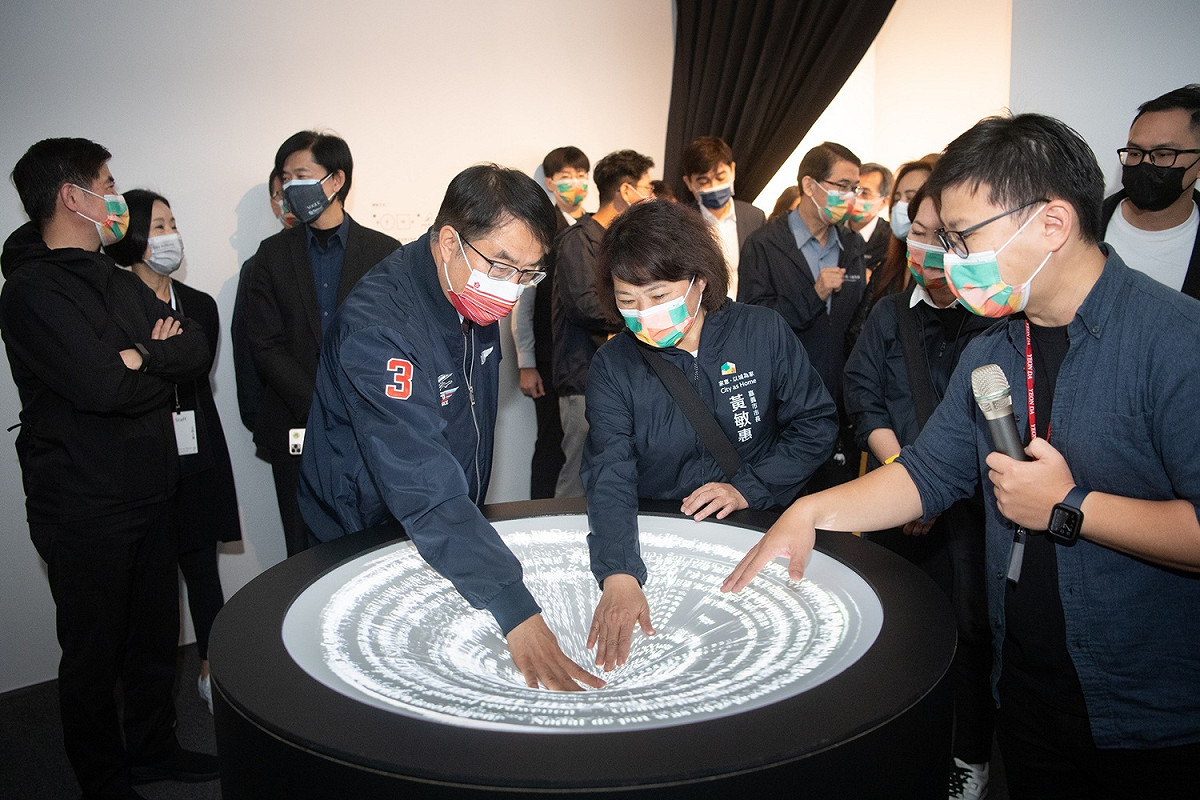 嘉義市長黃敏惠接待台南市長黃偉哲參訪台灣設計展。 圖：嘉義市政府/提供