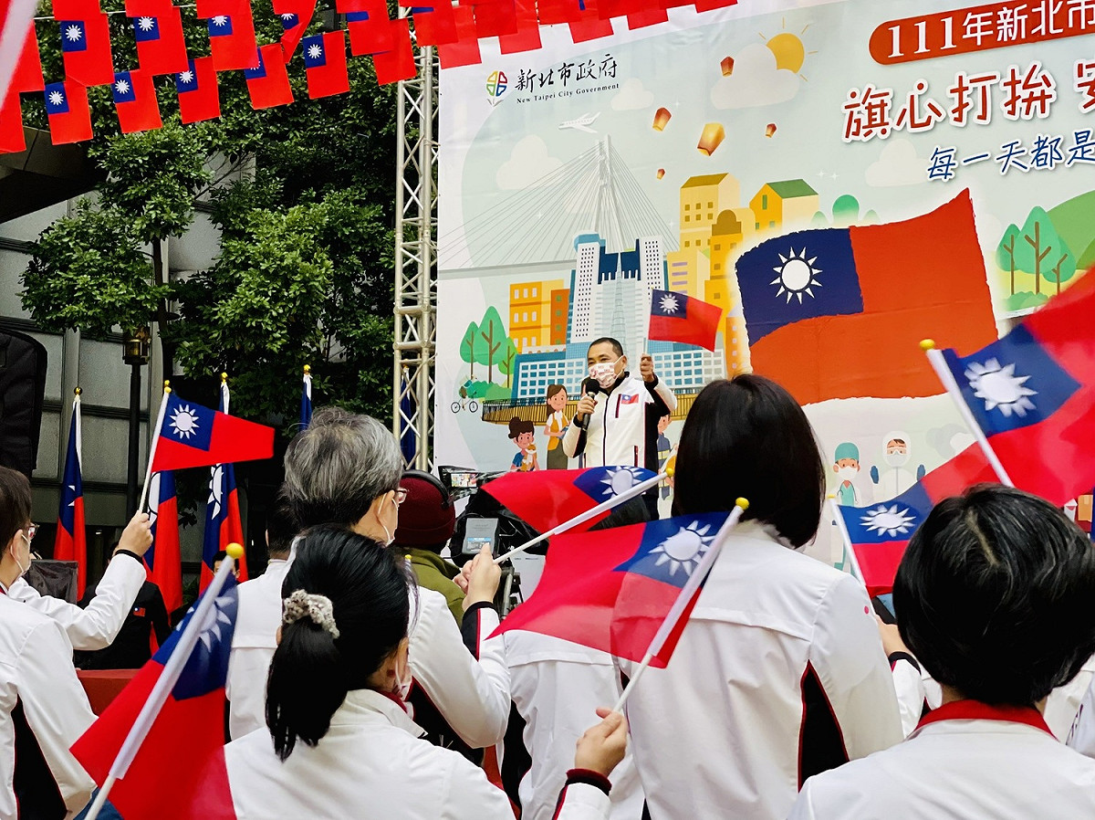 新的一年，侯友宜期勉團隊秉持初衷繼續為國效力，共朝安居樂業願景邁進。 圖：新北市民政局提供