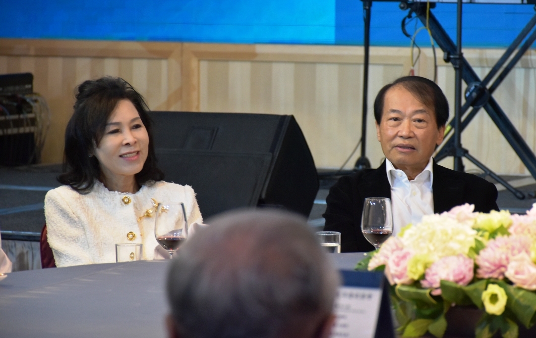 微微笑廣播網董事長石川(右)、朱莉夫婦。 圖：孫家銘攝