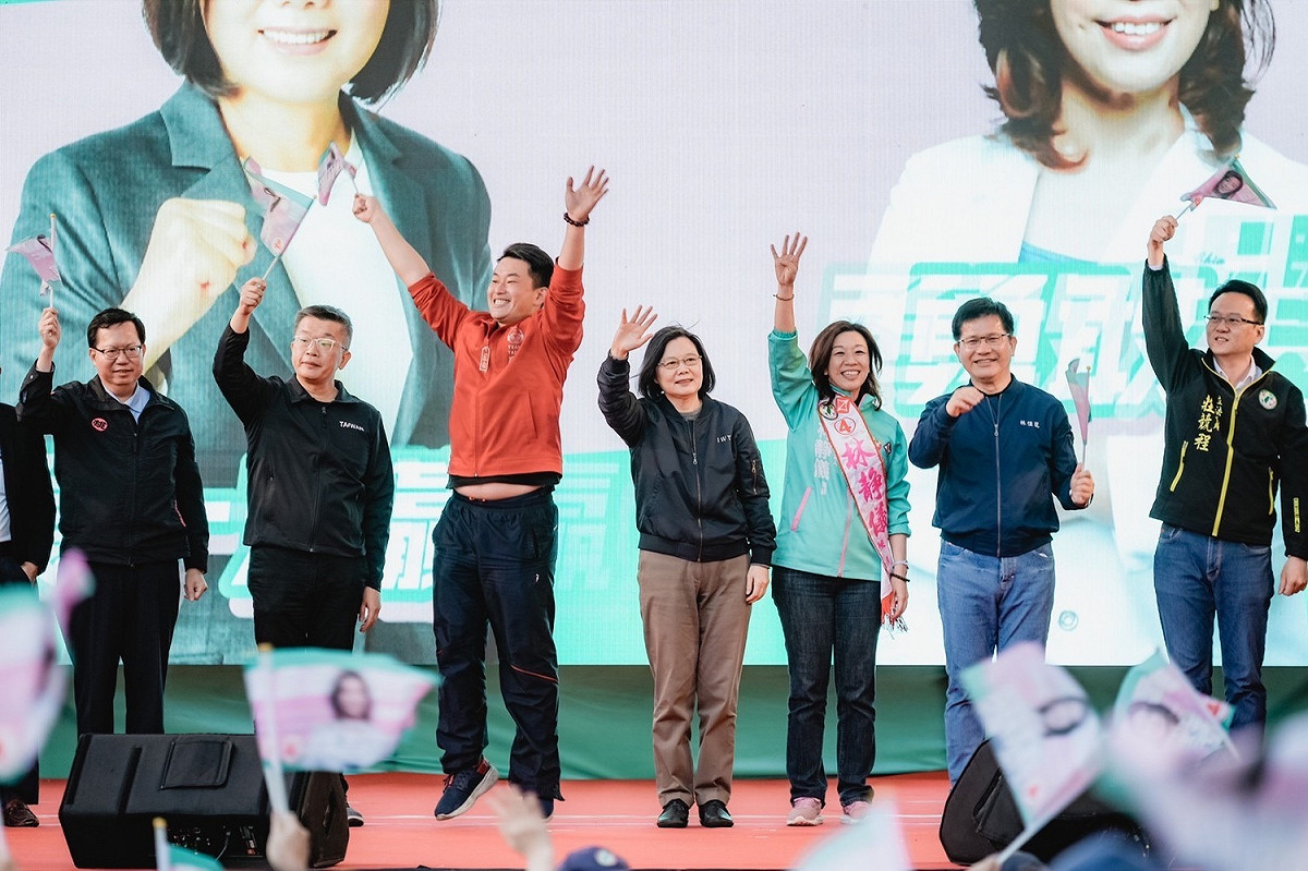 民進黨多位要角陪同蔡英文力挺林靜儀。 圖：林靜儀競選總部/提供
