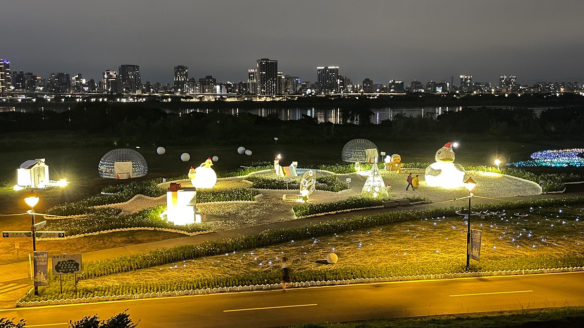 星空光雕帶來浪漫氛圍。 圖：新北市水利局提供