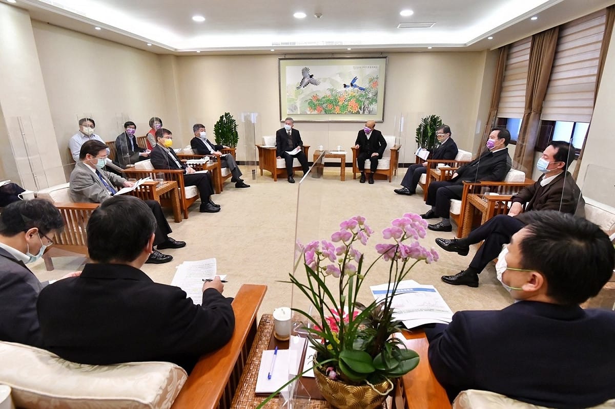 行政院長蘇貞昌今（3）日上午8時召開擴大防疫會議。 圖：行政院提供