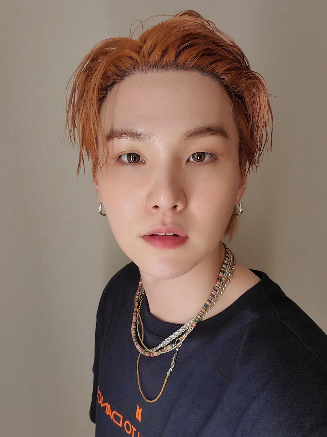 防彈少年團（BTS）成員SUGA在上月24日時確診新冠肺炎。 圖：翻攝自Weverse