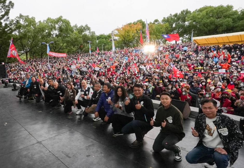韓國瑜近期網路聲量快速攀升，1月2日才剛結束於台北市大安森林公園的的簽書見面會，創下他近一個月以來的網路聲量最高峰。 image source：Facebook