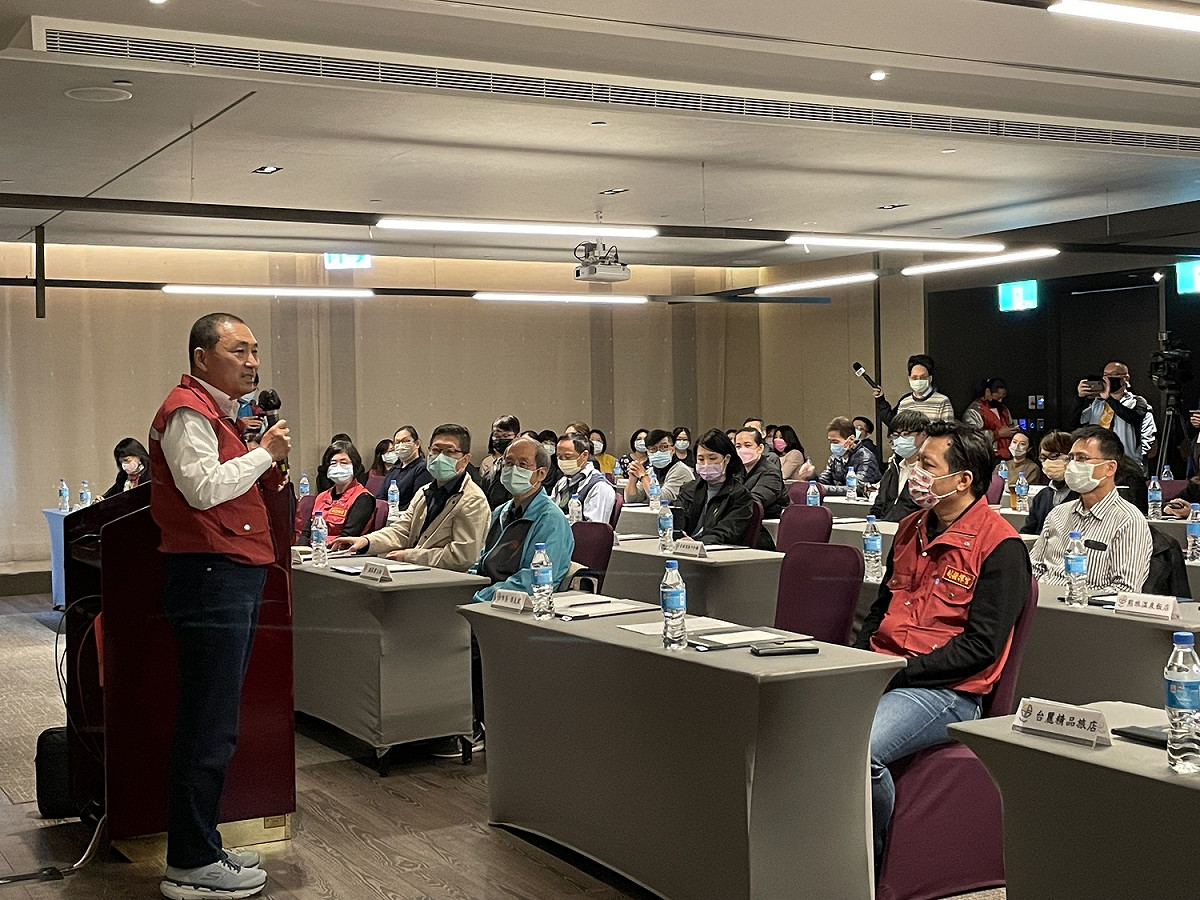 侯友宜感謝防疫旅館業者全力協助落實防疫。 圖：新北市衛生局提供