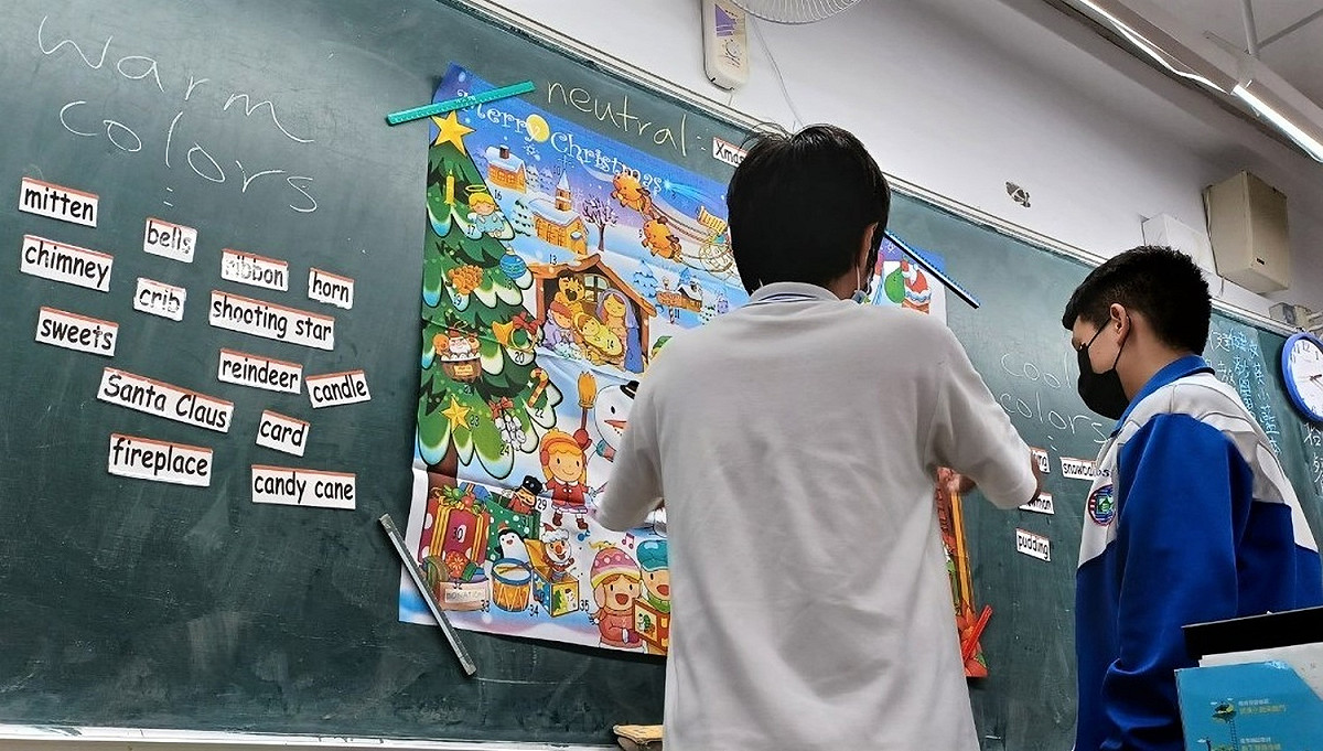 美術課由雙語與美術老師共同設計調色單元課程。 圖：新北市教育局提供