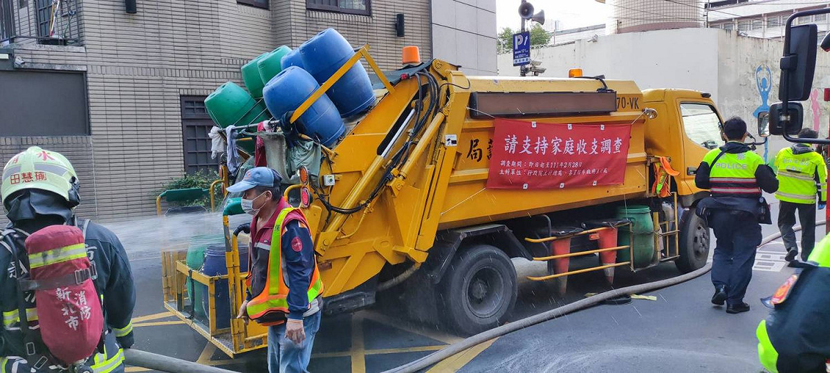 此類物品務必回收妥適處理，以保障第一線收運人員及民眾倒垃圾時的安全。