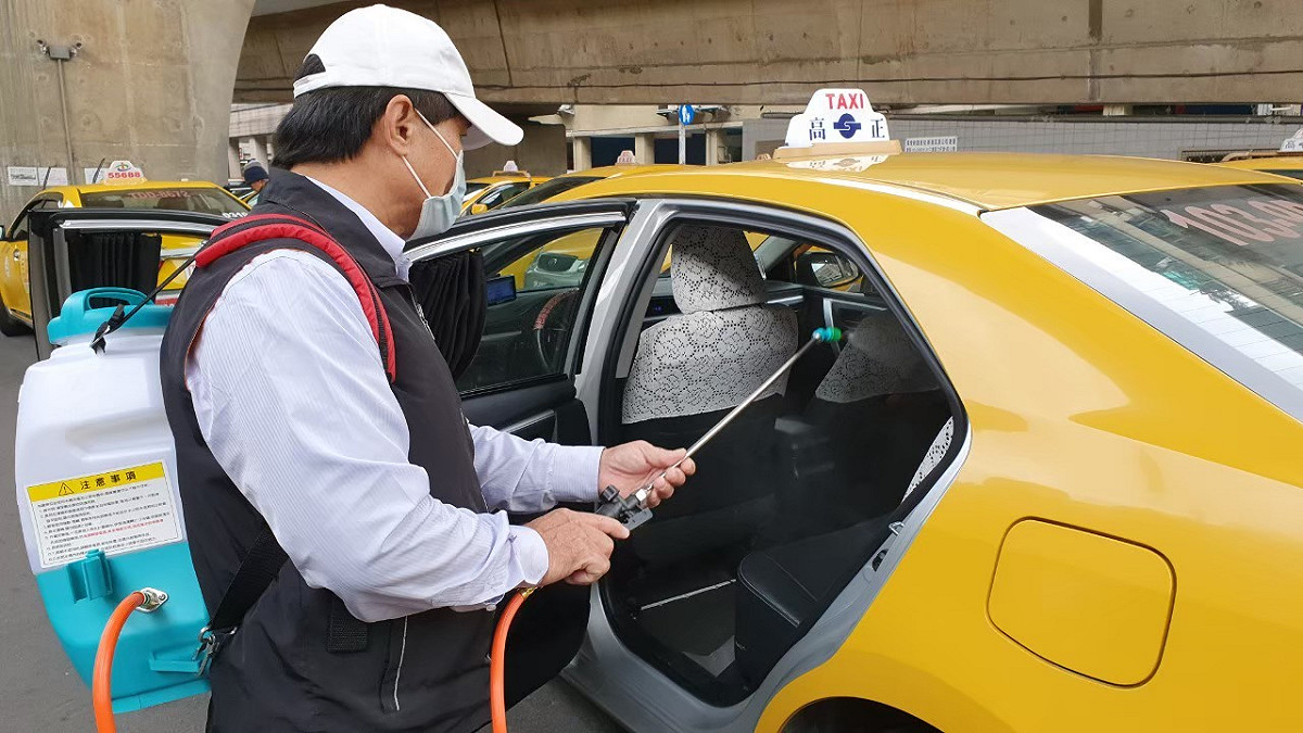 新北市程車服務中心車輛清消。 圖：新北市交通局提供