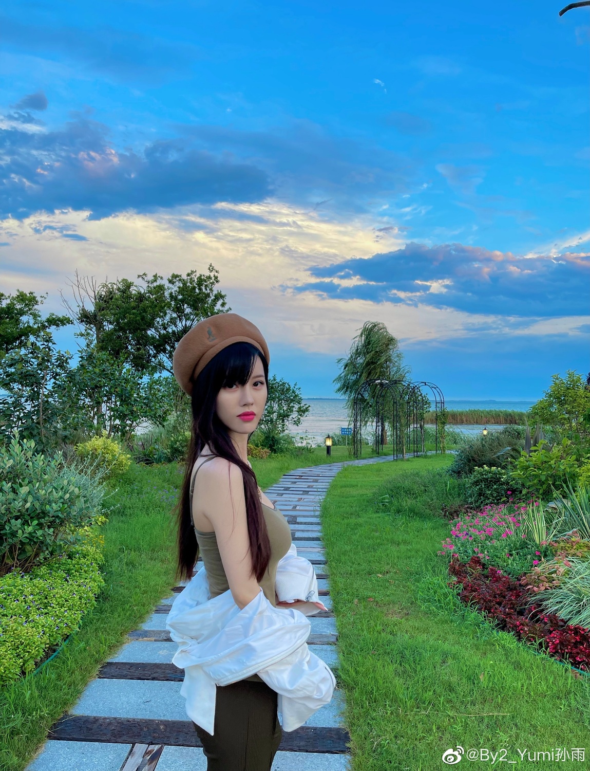 By2妹妹Yumi。 圖：翻攝自Yumi IG(@yumisecrets)