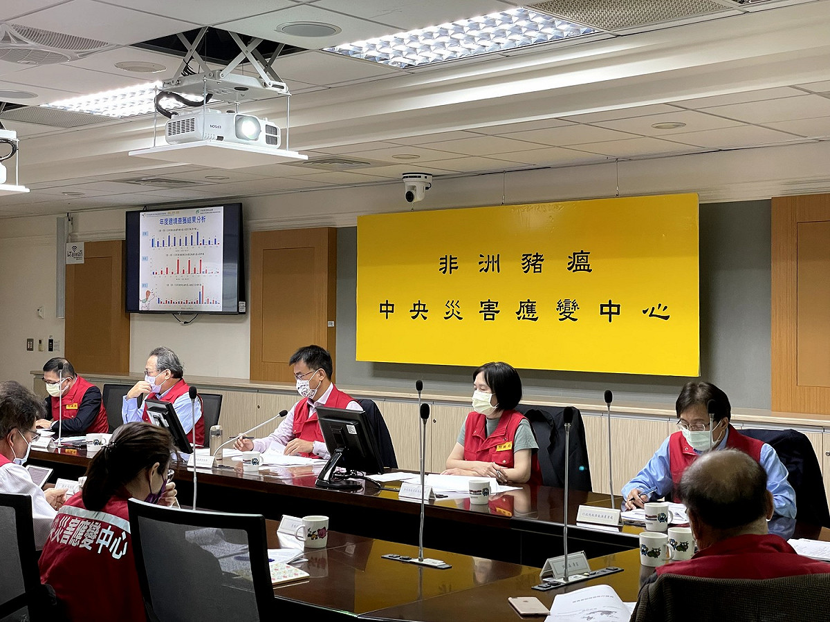 非洲豬瘟中央應變中心指揮官陳吉仲表示，2021年整年共查獲1043公斤的非法豬肉製品。 圖：農委會防檢局／提供