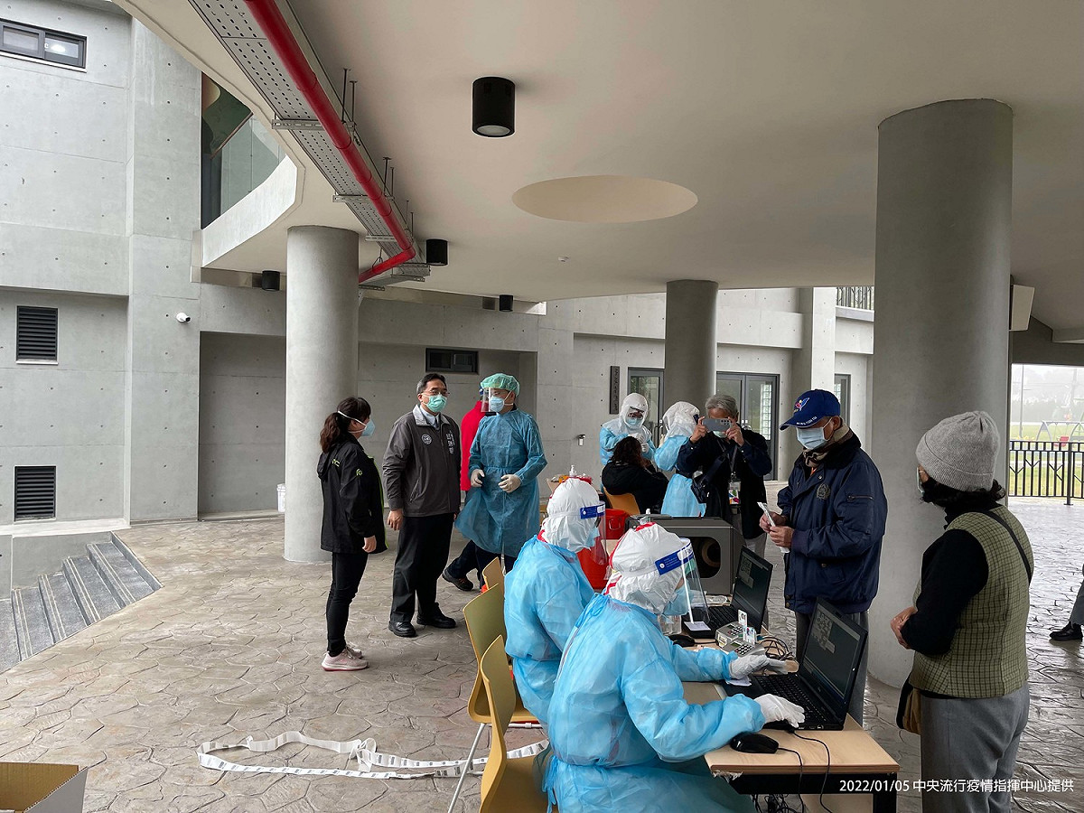 因應桃園機場群聚案，桃園設立社區採檢站。 圖：中央流行疫情指揮中心／提供