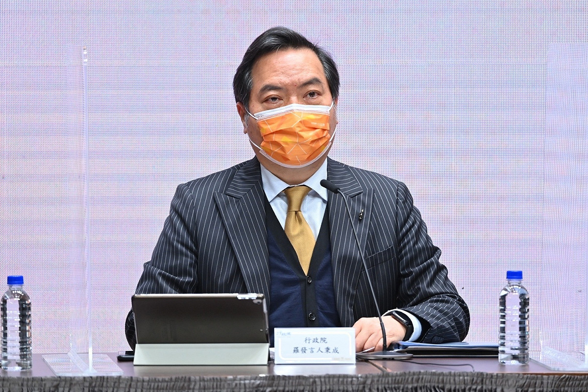 行政院政委兼發言人羅秉成今（6）日在院會後記者會中解釋，酒駕從嚴認定，不要易科罰金的標準。 圖：行政院提供