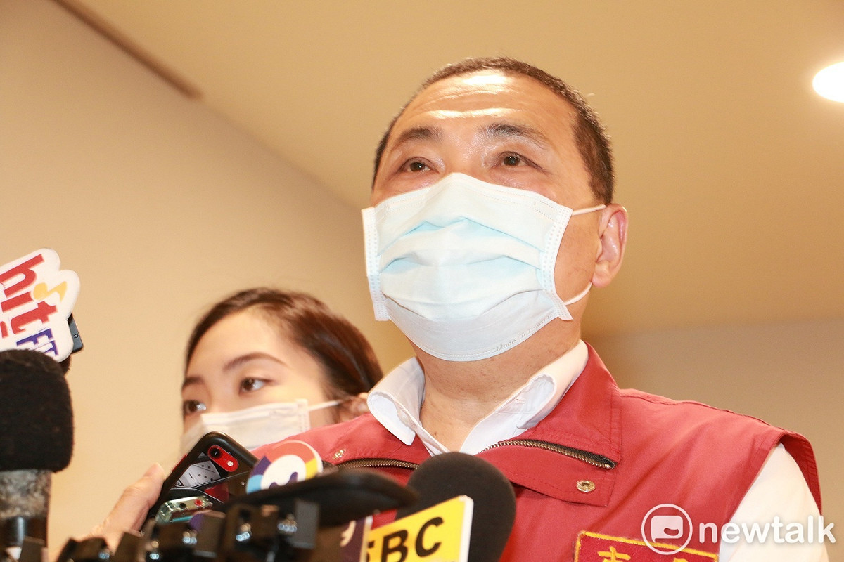 侯友宜說明新北確診清潔員同住家人採檢結果陰性，新北市目前狀況穩定。 圖：林昀真／攝