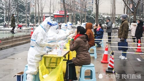 截至 5 日 24 時河南許昌市禹州市累計報告確診病例 54 例，其中 24 例為無症狀感染者轉確診病例。中國防疫人員全面進行檢測。 圖/新華社