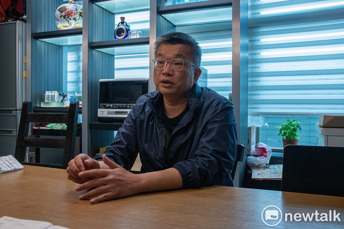 蔡其昌呼籲大家只要有親朋好友住中二，麻煩請打一通電話，請他們投票支持林靜儀。 唐復年/攝