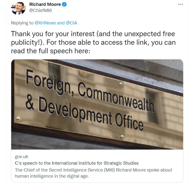 英國軍情六處主任摩爾回應新華社的kuso影片，感謝免費宣傳，還趁機打廣告，請網友關注對於中國威脅的演講。 圖：翻攝自摩爾推特