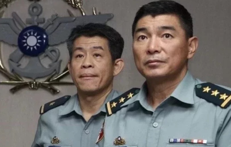 參謀總長陳寶餘傳出一度主張要將國軍肥胖官兵開除（右）。 圖：翻攝軍聞社