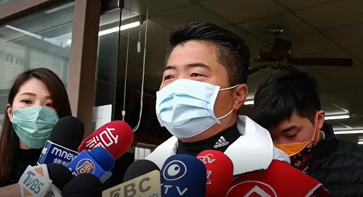 顏寬恒說：「有誰會用爸爸長輩身體的事來散播？」 顏寬恒競選總部/提供