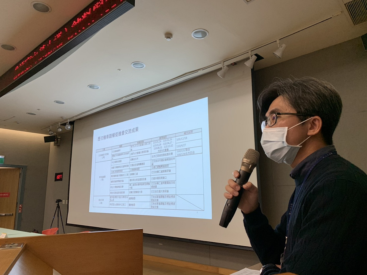交通局交通管制工程科長陳建成表示，今年已與機促會進行6次工作交流會議。 圖：新北市交通局提供