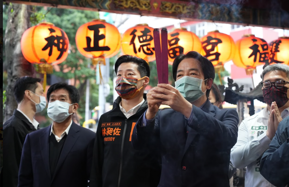 賴清德下午萬華禮天宮、雙福宮參香祈福。 圖：林昶佐辦公室提供