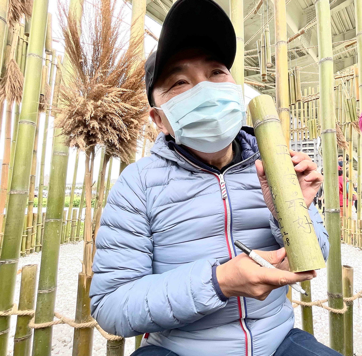 市府歡迎關心生活環境、濕地環境議題與對藝術共創及社區參與有興趣的民眾們，一同走入濕地，堆疊川流記憶。 圖：新北市水利局高灘地工程管理處提供